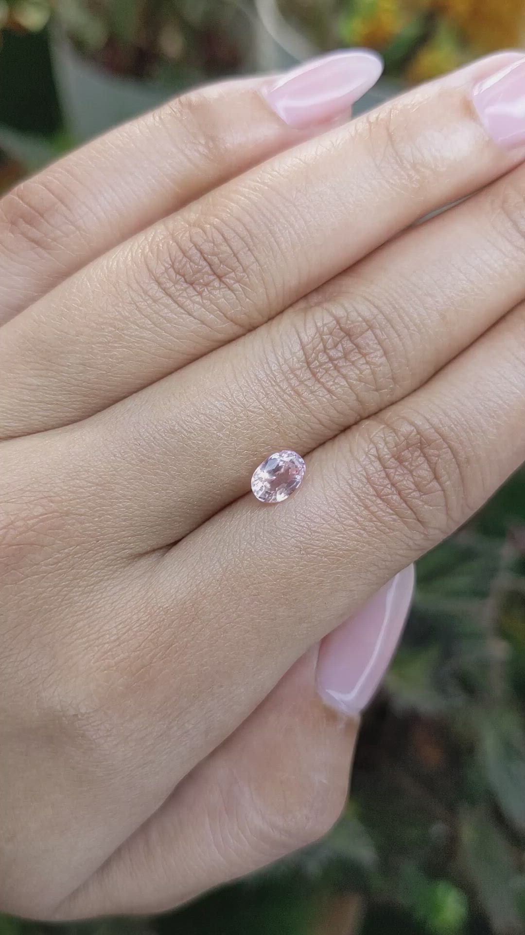 1.05 Ct. Padparadscha Sapphire from Ceylon (Sri Lanka) Size Video
