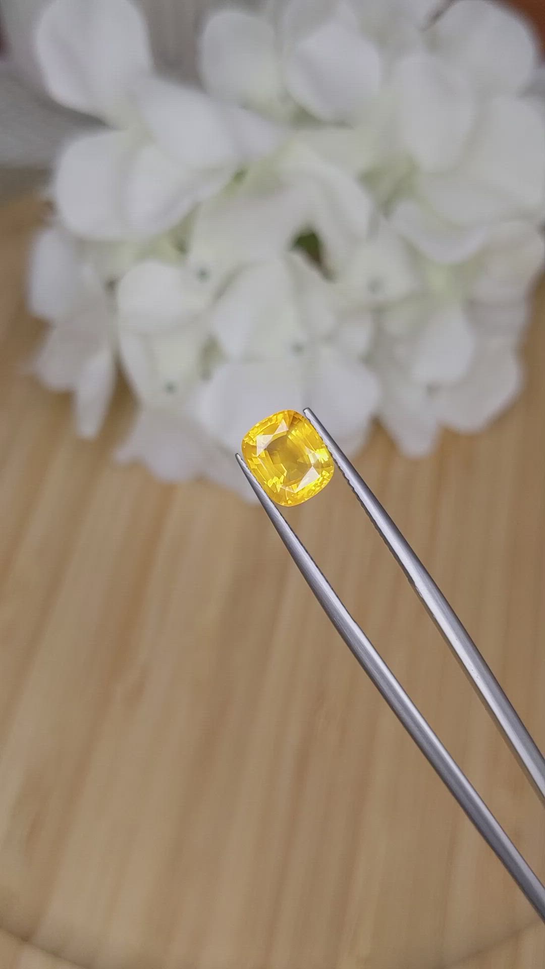 2.85 Ct. Yellow Sapphire from Ceylon (Sri Lanka) Size Video