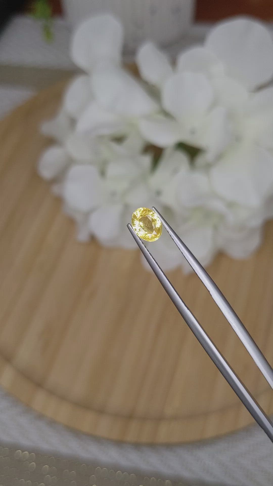 1.07 Ct. Yellow Sapphire from Ceylon (Sri Lanka) Size Video