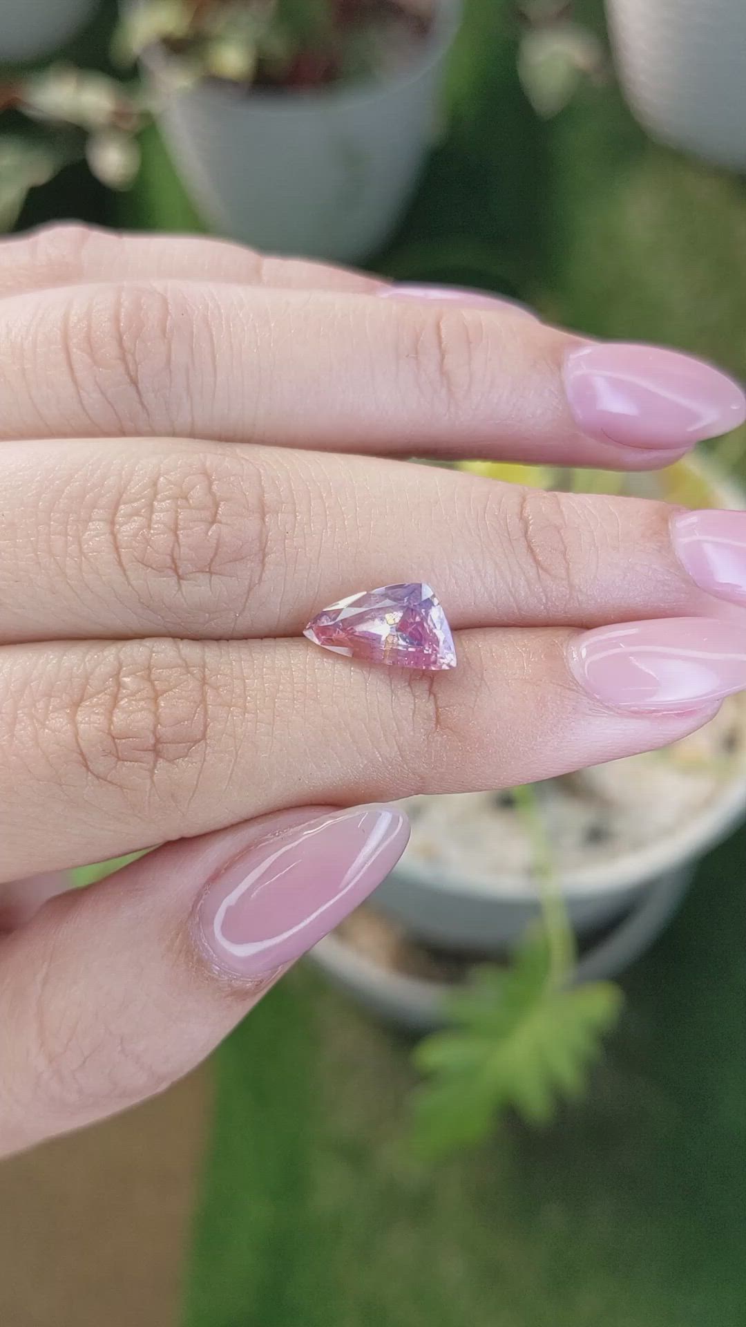 3.08 Ct. Bi Color Sapphire from Ceylon (Sri Lanka) Size Video