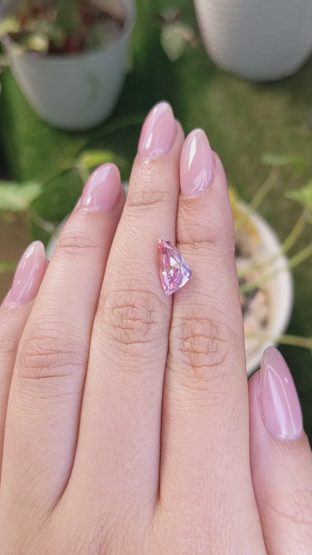 3.08 Ct. Bi Color Sapphire from Ceylon (Sri Lanka) Size Video