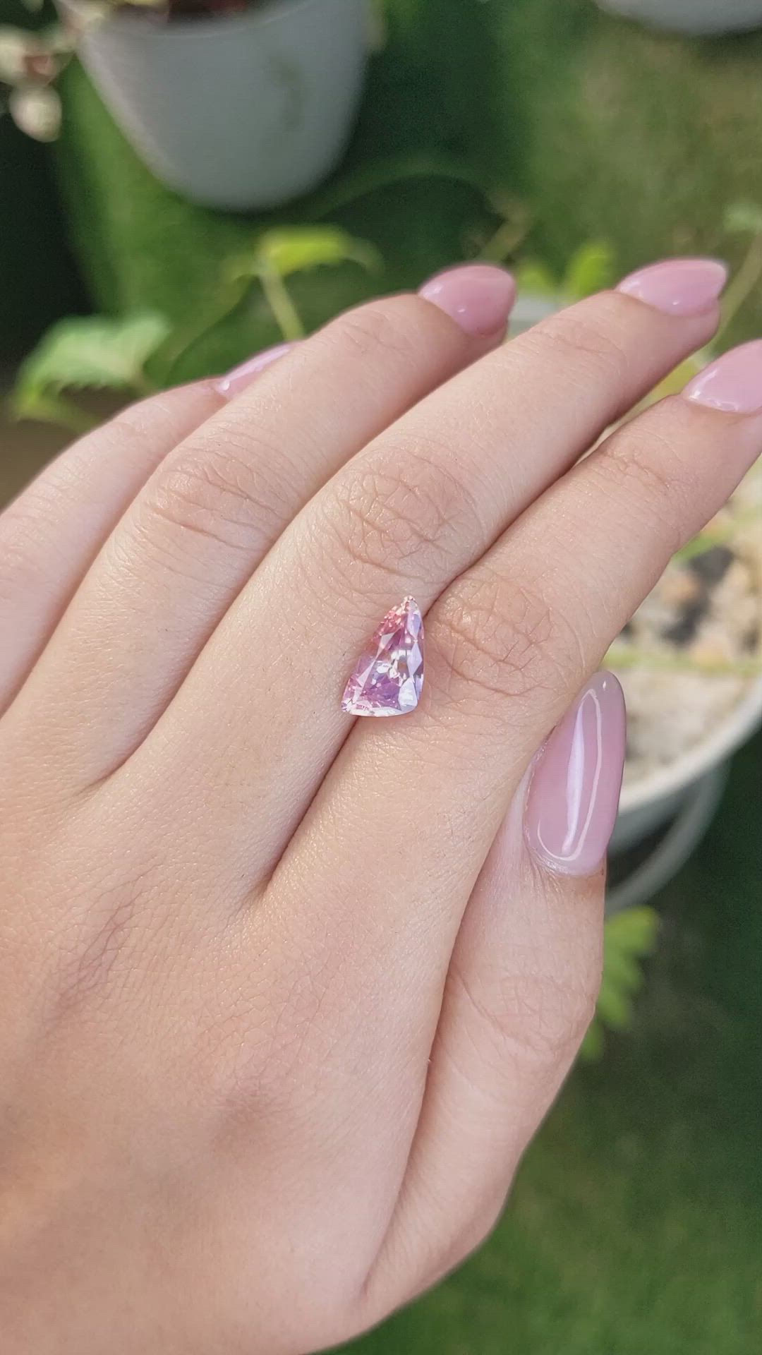 3.08 Ct. Bi Color Sapphire from Ceylon (Sri Lanka) Size Video