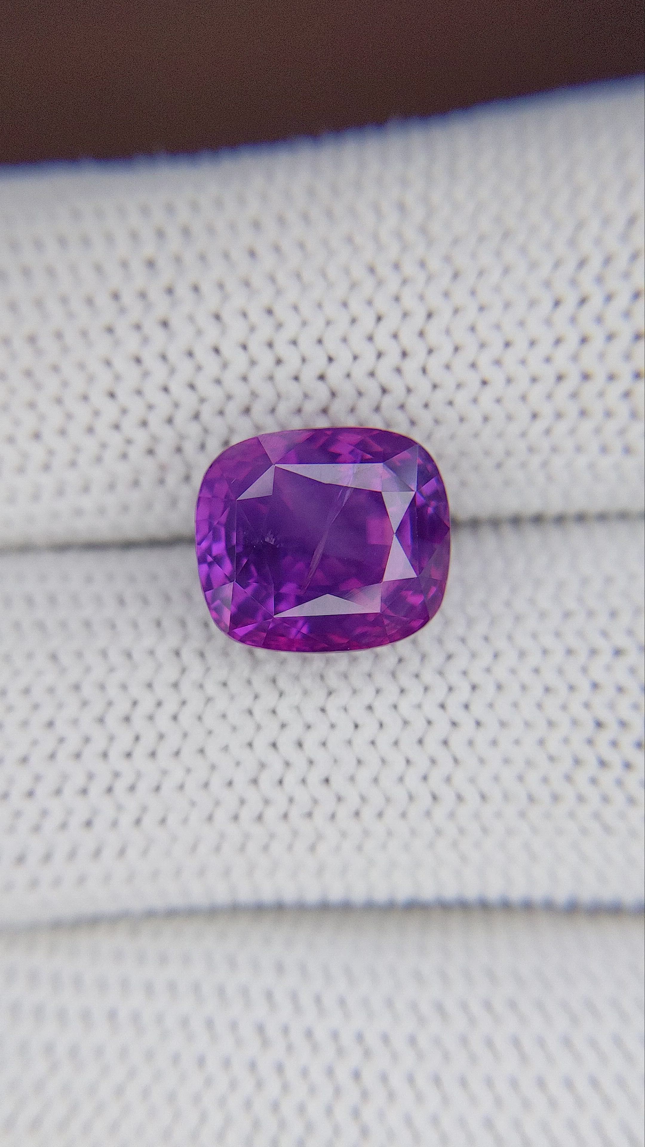 7.66 Ct. Pinkish Purple Sapphire from Ceylon (Sri Lanka) Size Video