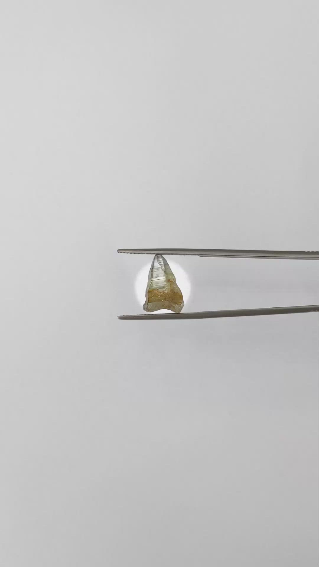 8.59 Ct. Bi Color Sapphire Crystal from Ceylon (Sri Lanka) Size Video