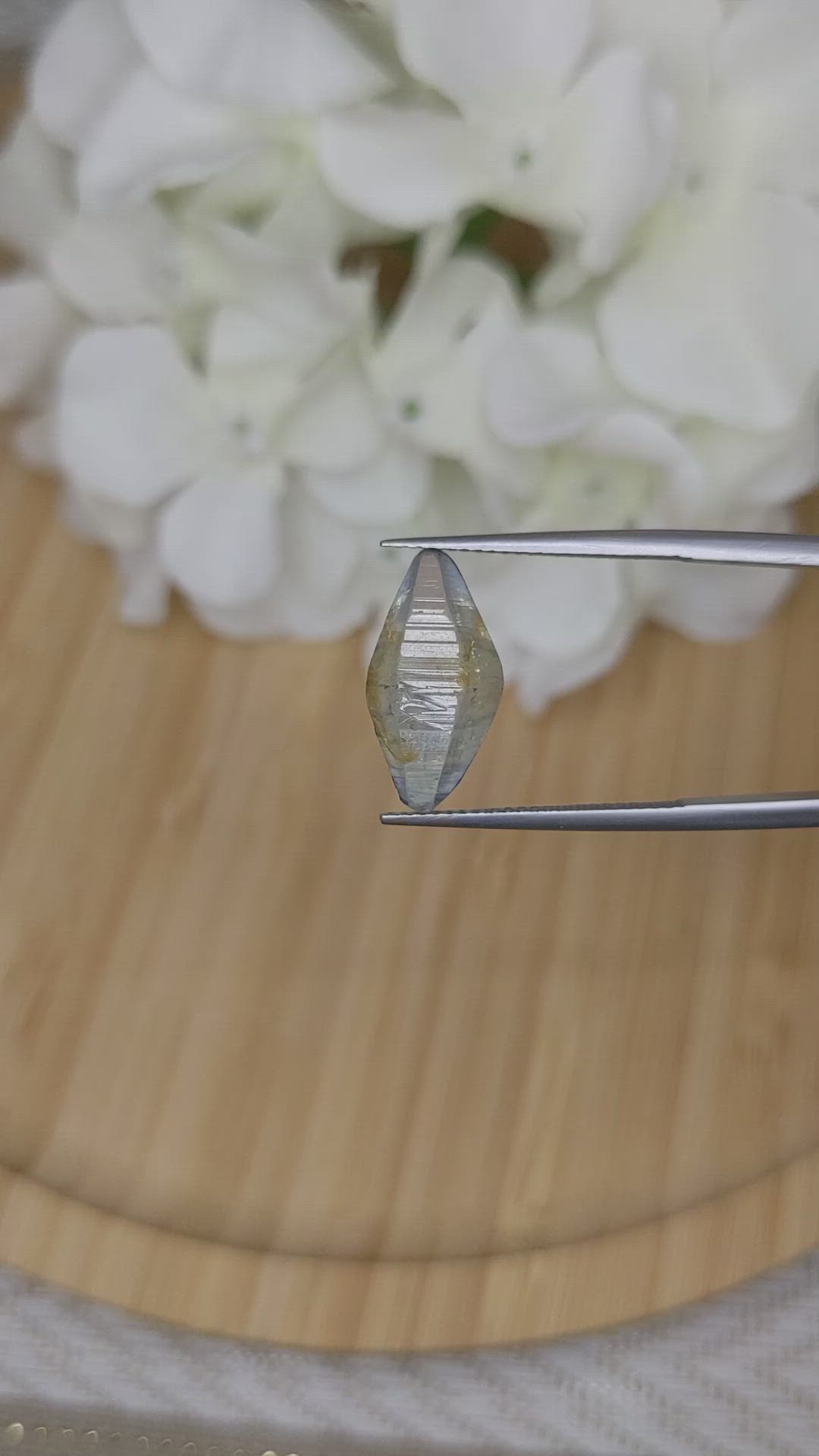 7.53 Ct. Bi Color Sapphire Crystal from Ceylon (Sri Lanka) Size Video