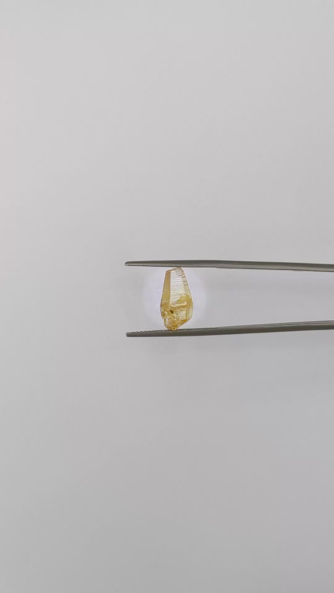 4.67 Ct. Yellow Sapphire Crystal from Ceylon (Sri Lanka) Size Video