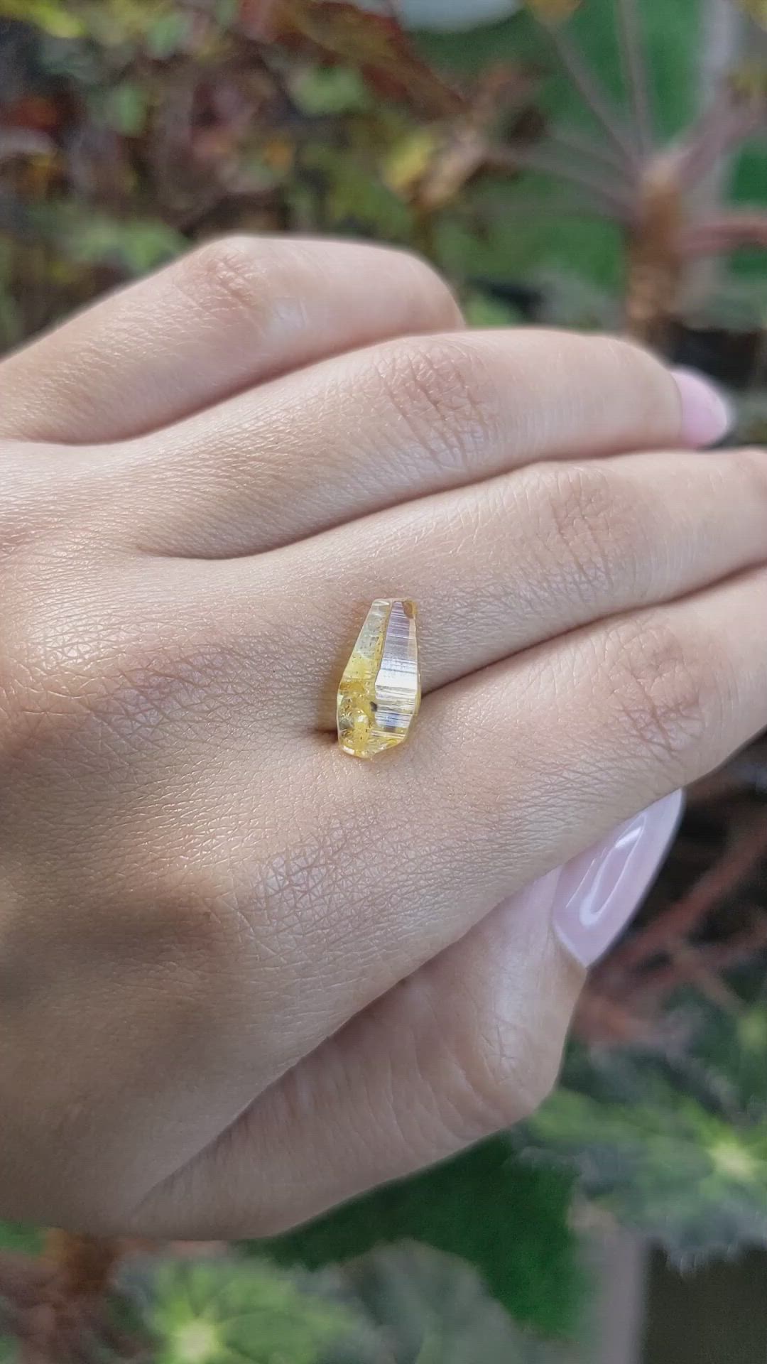 4.67 Ct. Yellow Sapphire Crystal from Ceylon (Sri Lanka) Size Video