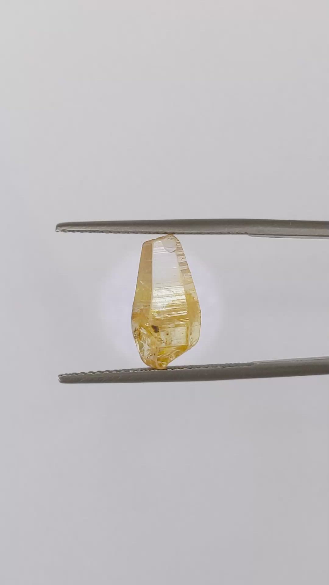 4.67 Ct. Yellow Sapphire Crystal from Ceylon (Sri Lanka) Size Video
