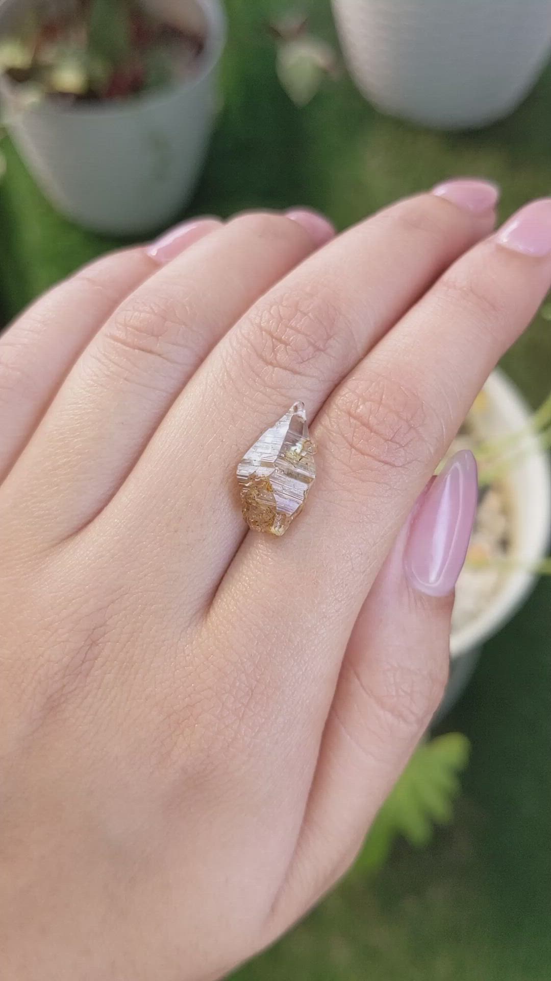 6.75 Ct. Bi Color Sapphire Crystal from Ceylon (Sri Lanka) Size Video