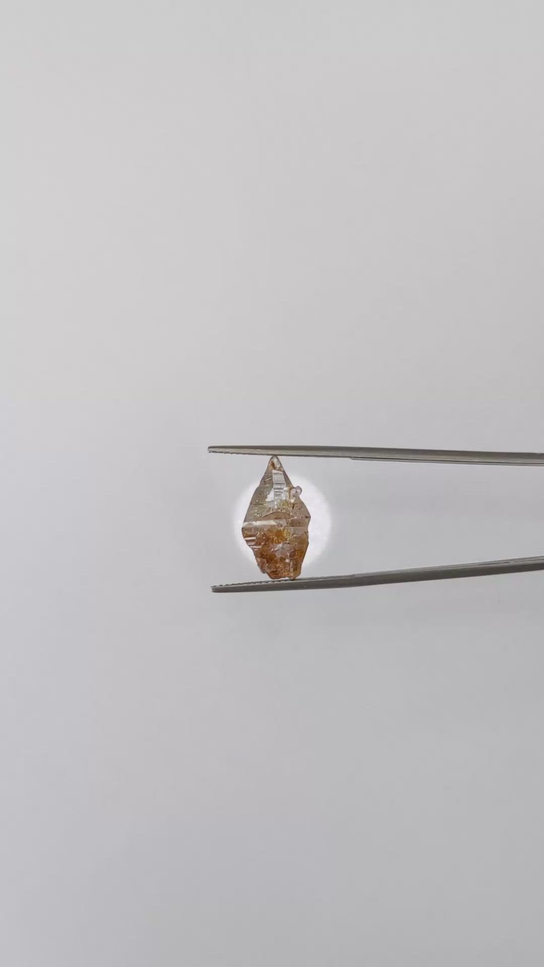 6.75 Ct. Bi Color Sapphire Crystal from Ceylon (Sri Lanka) Size Video