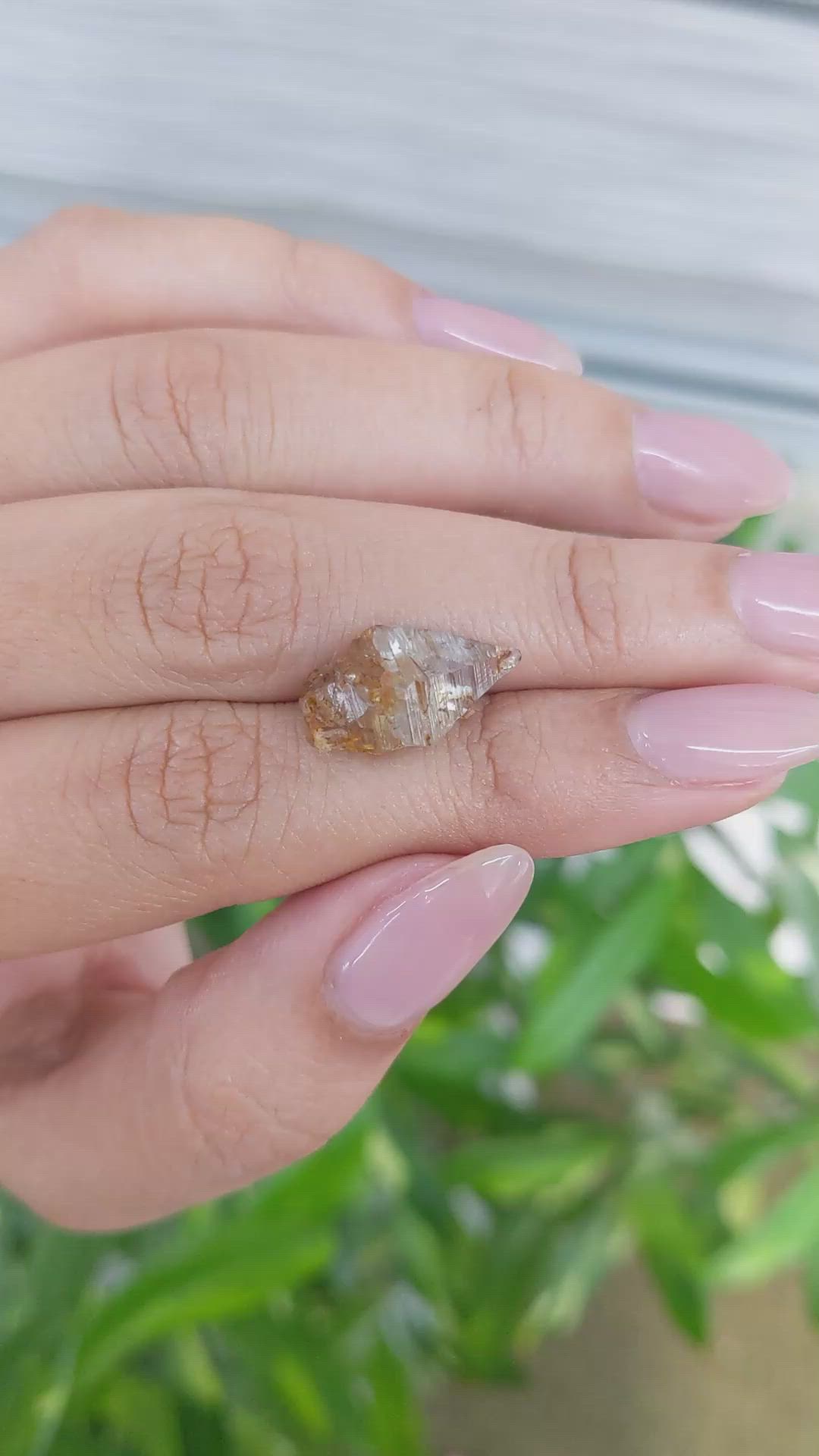 6.75 Ct. Bi Color Sapphire Crystal from Ceylon (Sri Lanka) Size Video