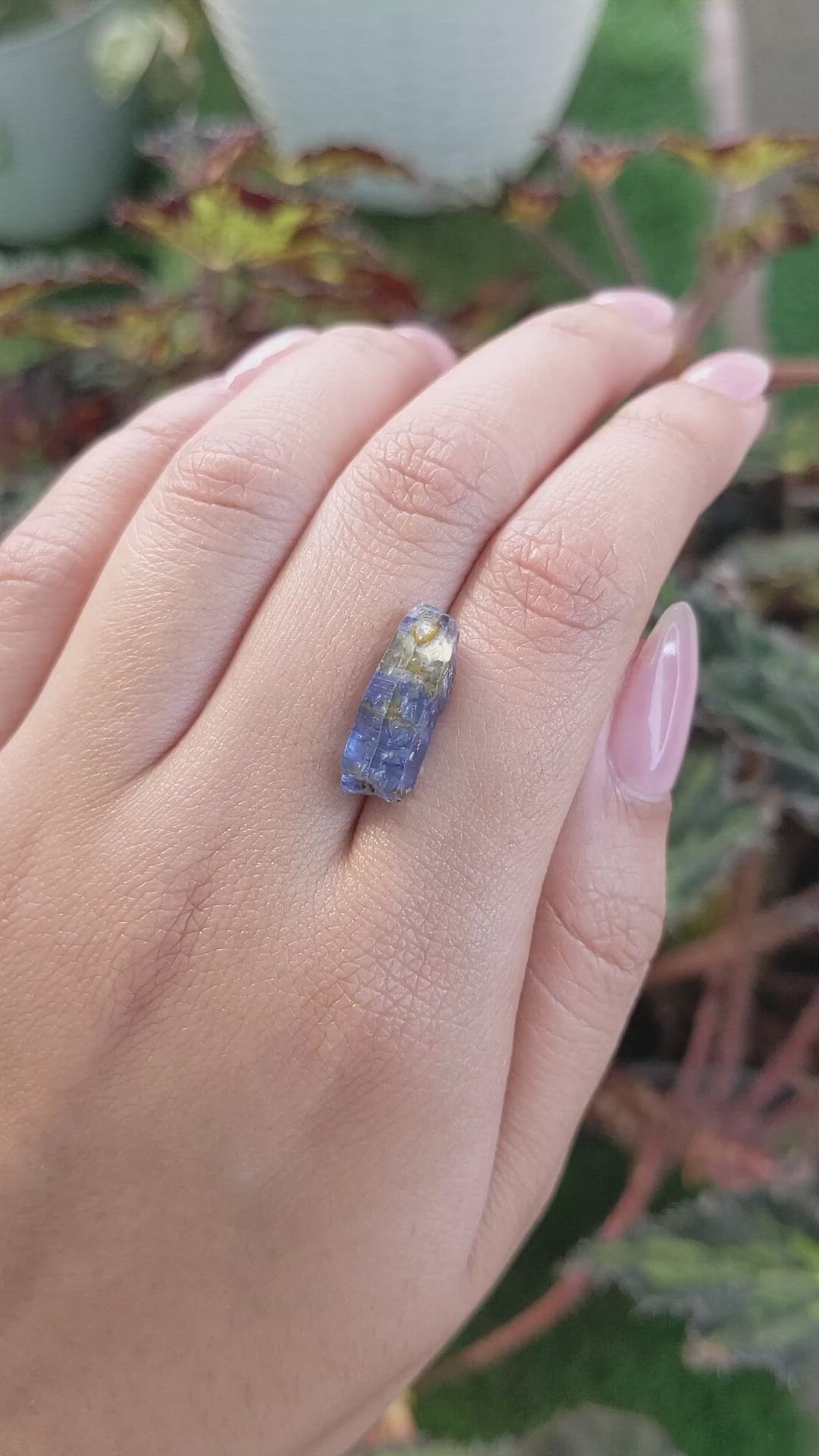 10.00 Ct. Blue Sapphire Crystal from Ceylon (Sri Lanka) Size Video