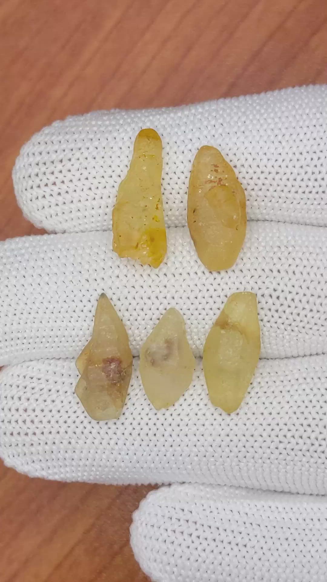 26.80 Ct. Yellow Sapphire Crystal from Ceylon (Sri Lanka) Size Video