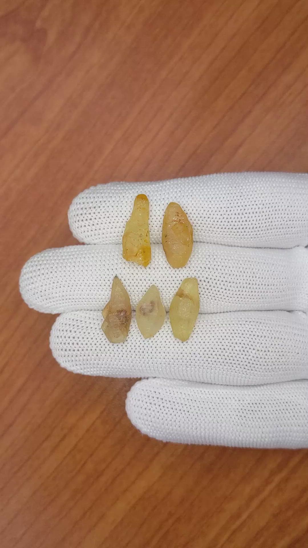 26.80 Ct. Yellow Sapphire Crystal from Ceylon (Sri Lanka) Size Video