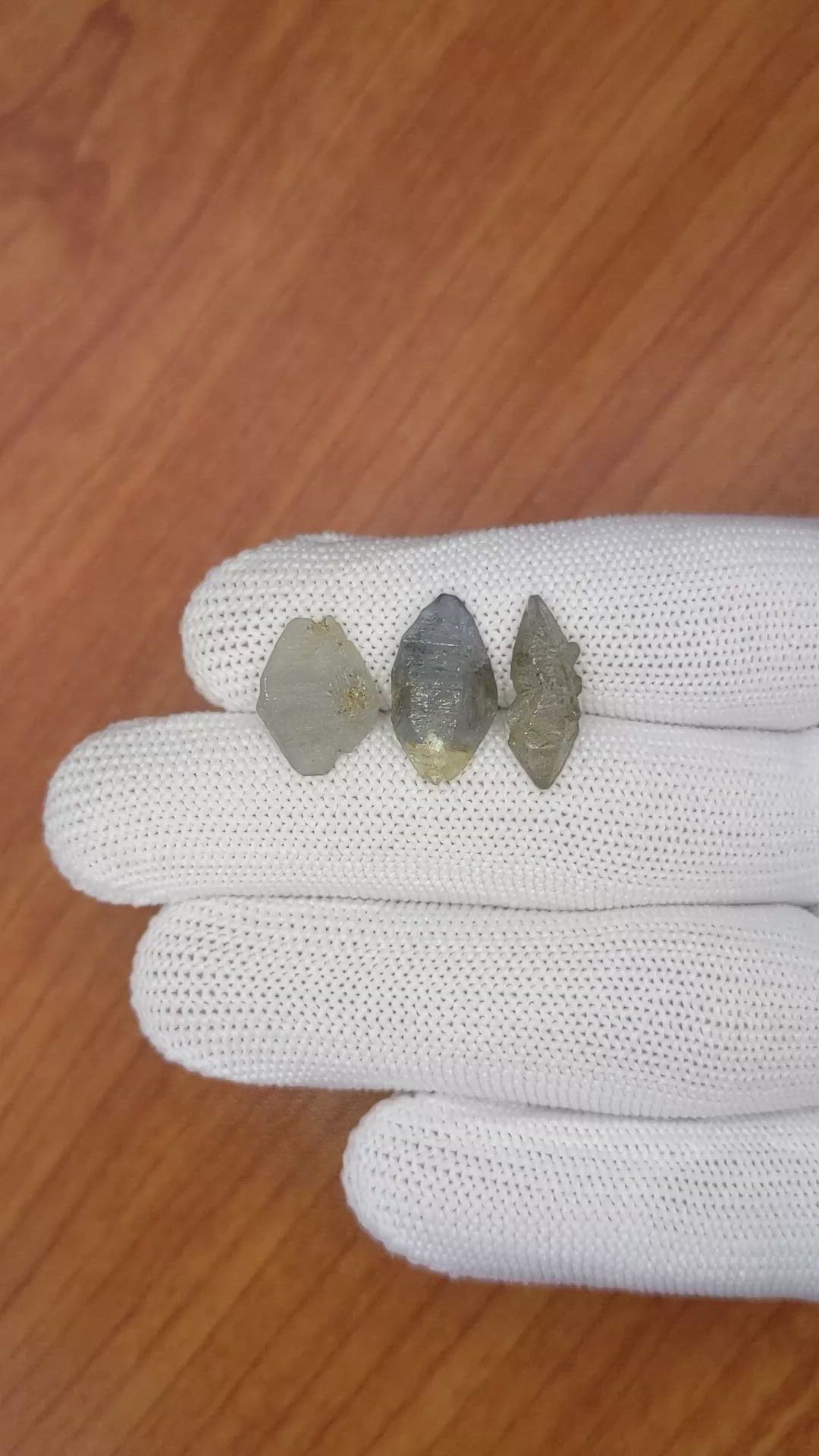 18.49 Ct. Blue Sapphire Crystal from Ceylon (Sri Lanka) Size Video