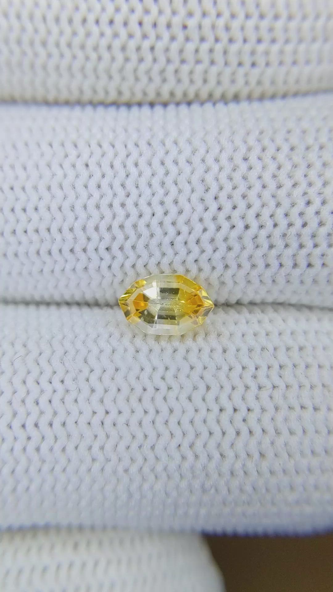0.80 Ct. Bi Color Sapphire from Ceylon (Sri Lanka) Size Video