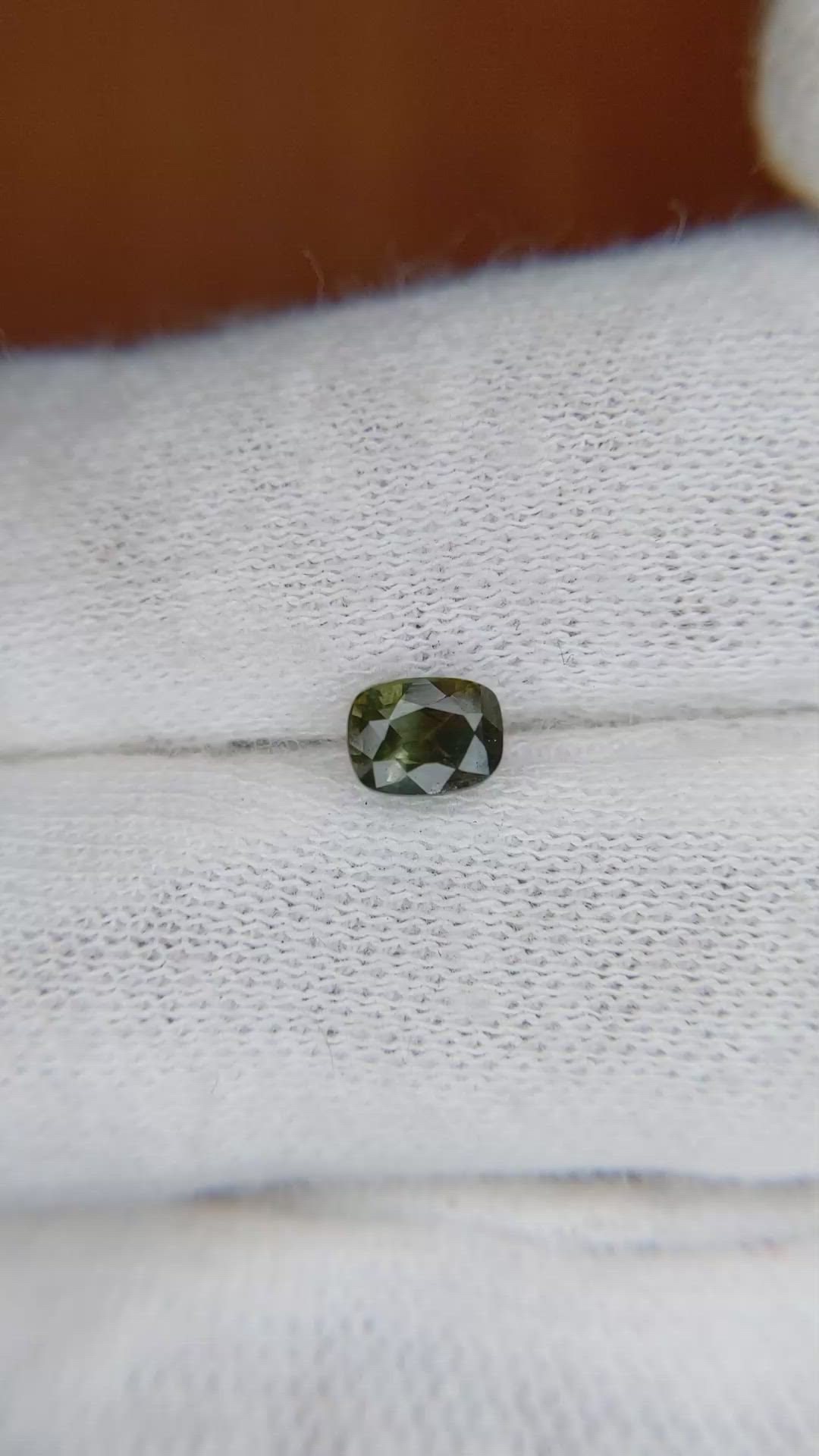 0.74 Ct. Sapphire from Ceylon (Sri Lanka) Size Video