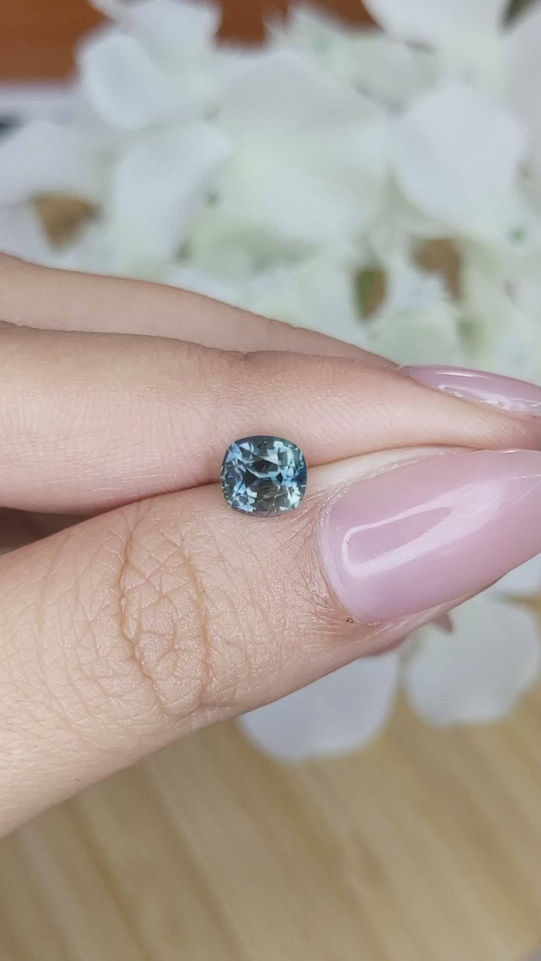 1.31 Ct. Bi Color Sapphire from Ceylon (Sri Lanka) Size Video