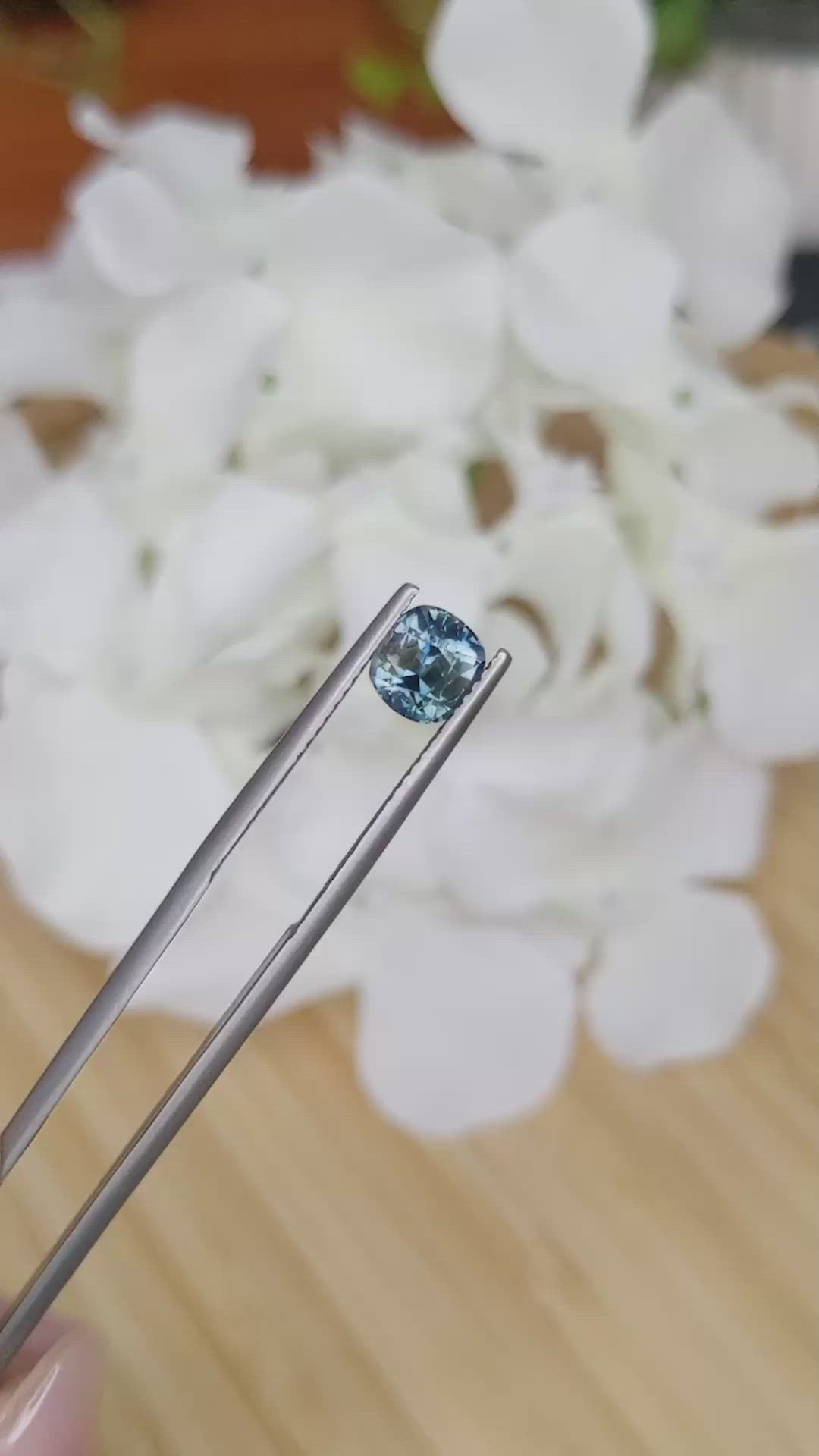 1.31 Ct. Bi Color Sapphire from Ceylon (Sri Lanka) Size Video