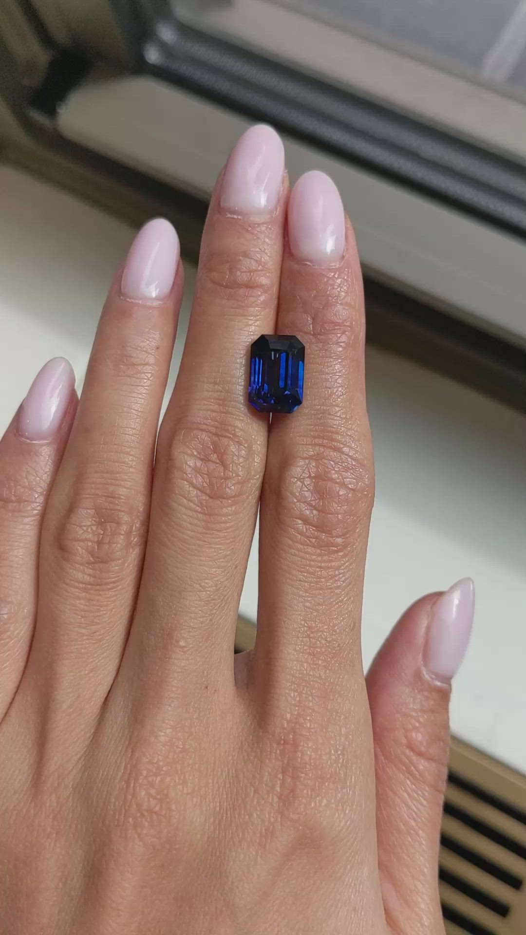 7.02 Ct. Blue Sapphire from Ceylon (Sri Lanka) Size Video