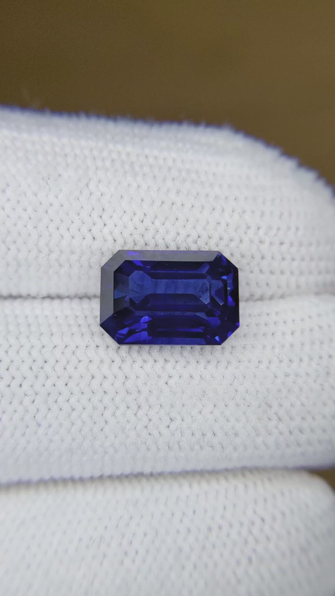 7.02 Ct. Blue Sapphire from Ceylon (Sri Lanka) Size Video