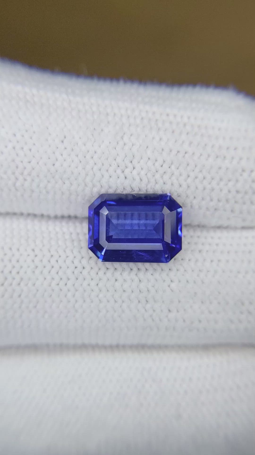 5.04 Ct. Blue Sapphire from Ceylon (Sri Lanka) Size Video