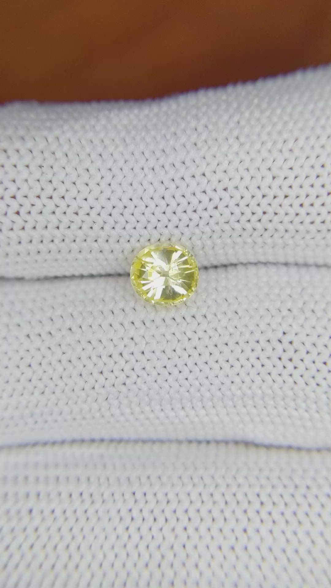 1.01 Ct. Yellow Sapphire from Ceylon (Sri Lanka) Size Video