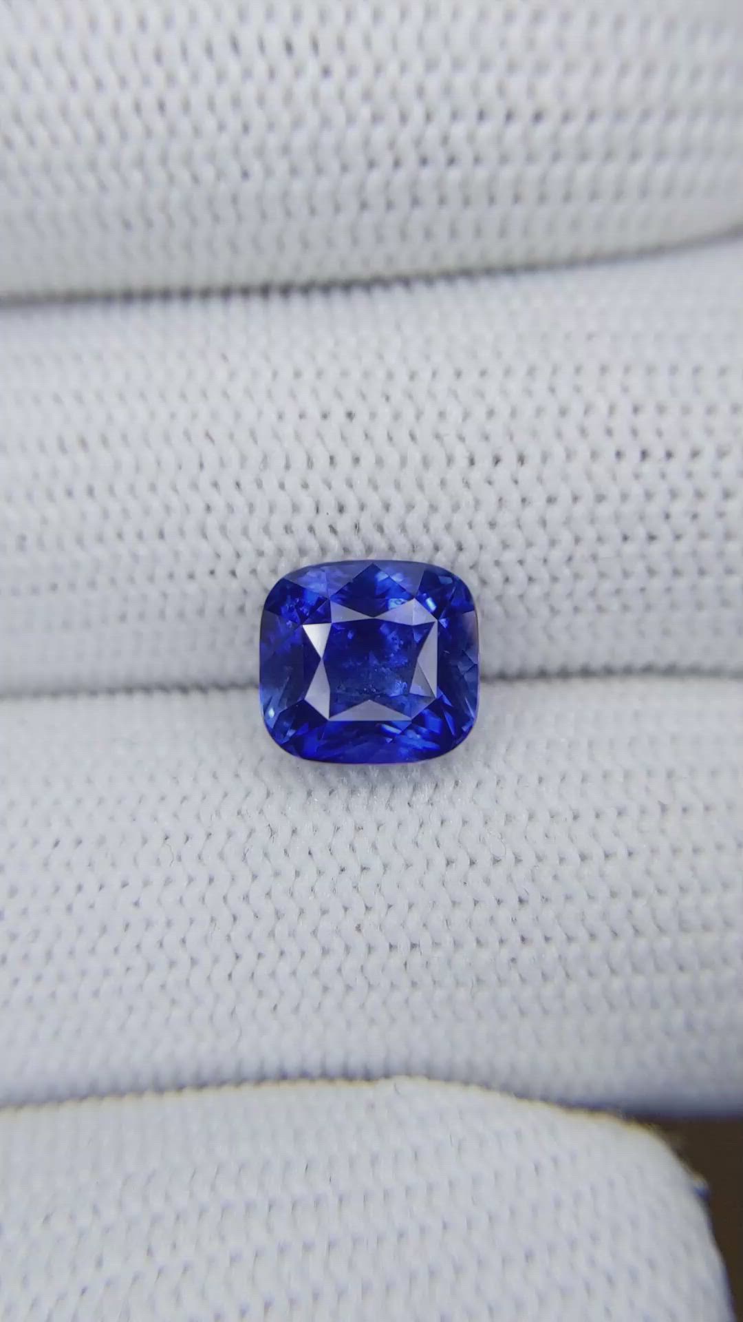 4.01 Ct. Blue Sapphire from Ceylon (Sri Lanka) Size Video