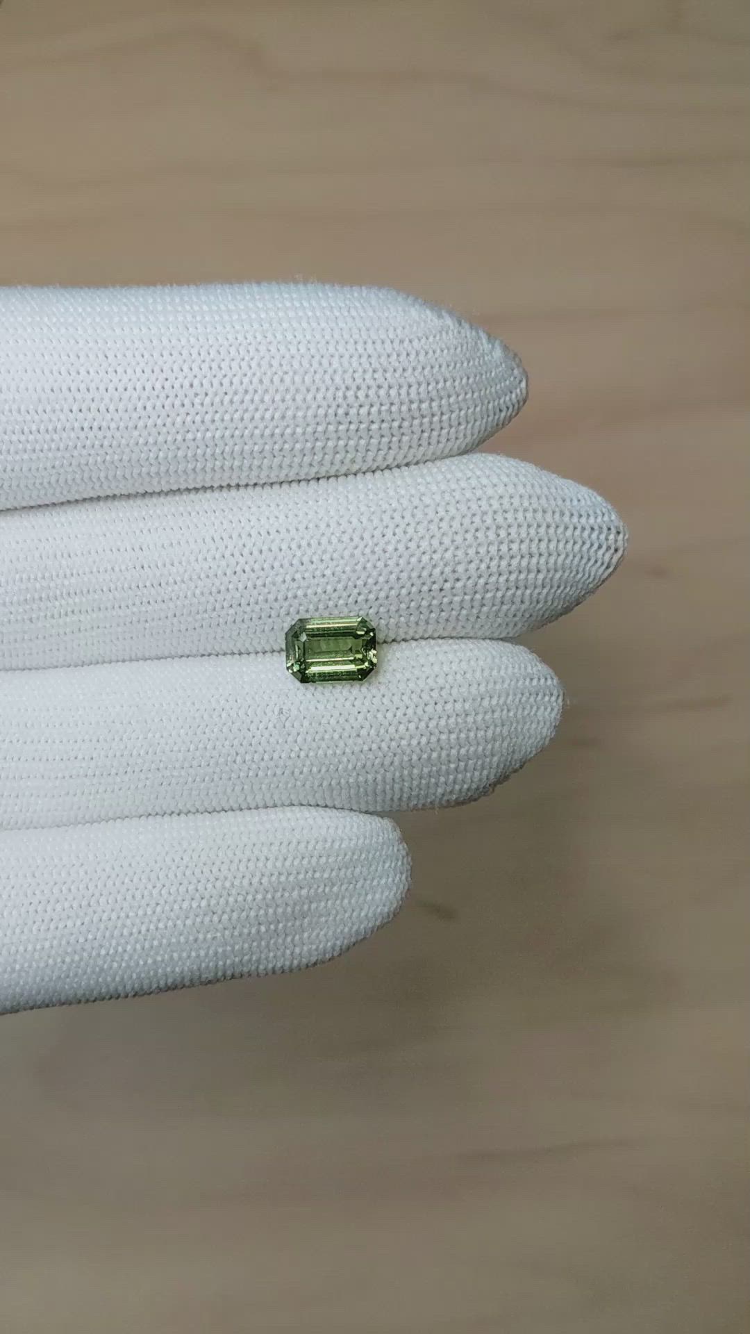 3.00 Ct. Yellowish Green Sapphire from Ceylon (Sri Lanka) Size Video