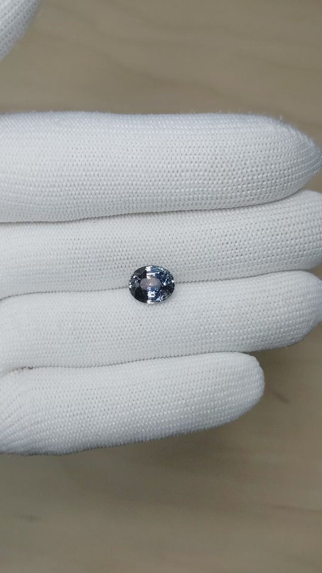 3.93 Ct. Bi Color Sapphire from Ceylon (Sri Lanka) Size Video