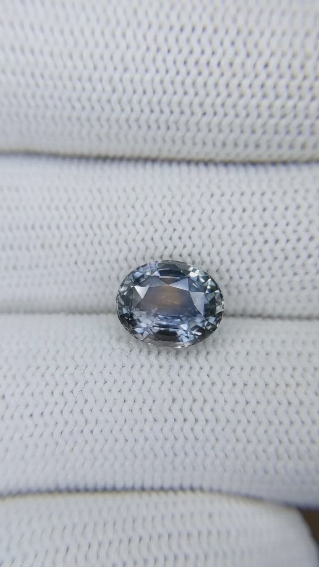 3.93 Ct. Bi Color Sapphire from Ceylon (Sri Lanka) Size Video