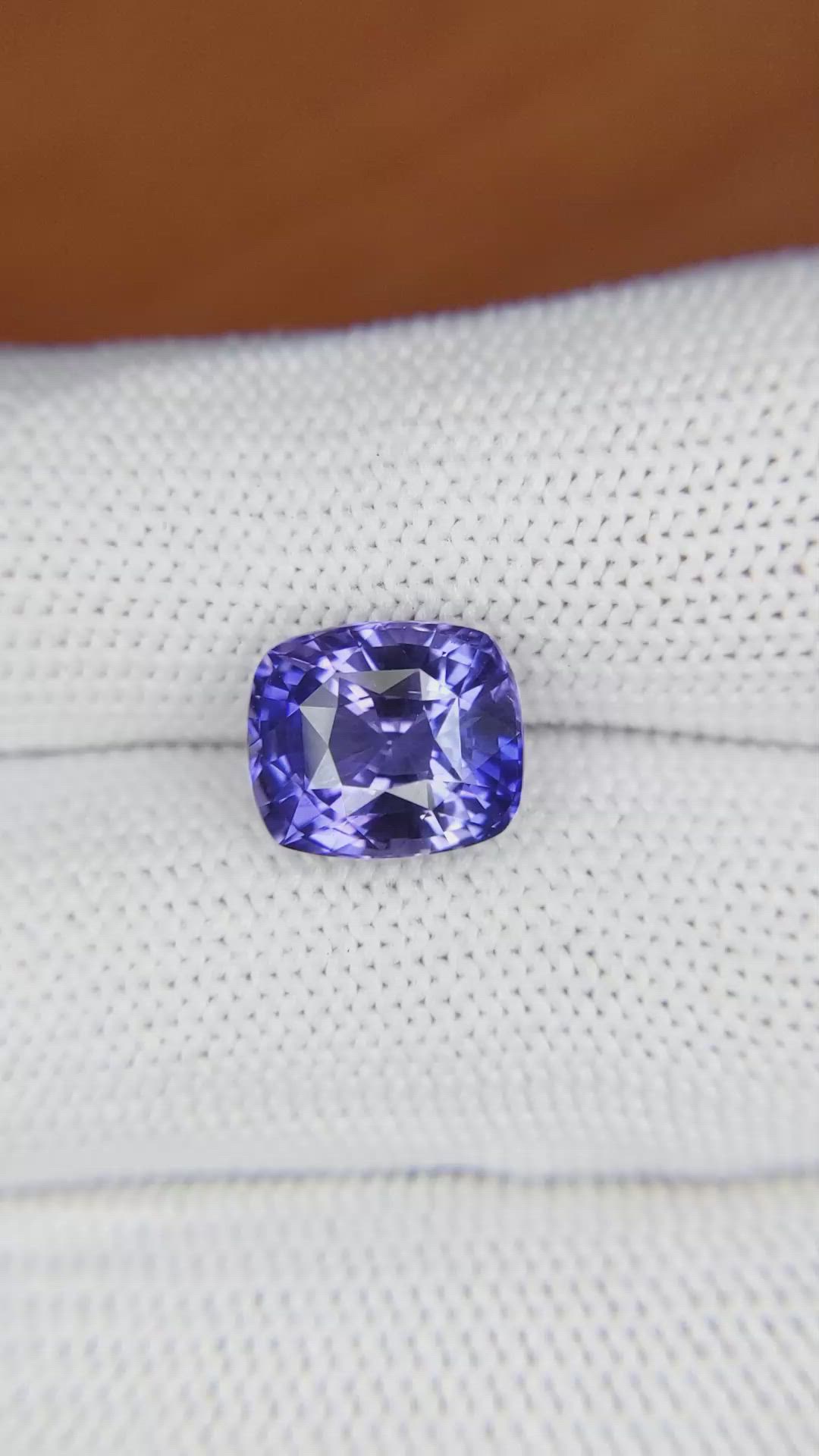 5.15 Ct. Violet Sapphire from Ceylon (Sri Lanka) Size Video