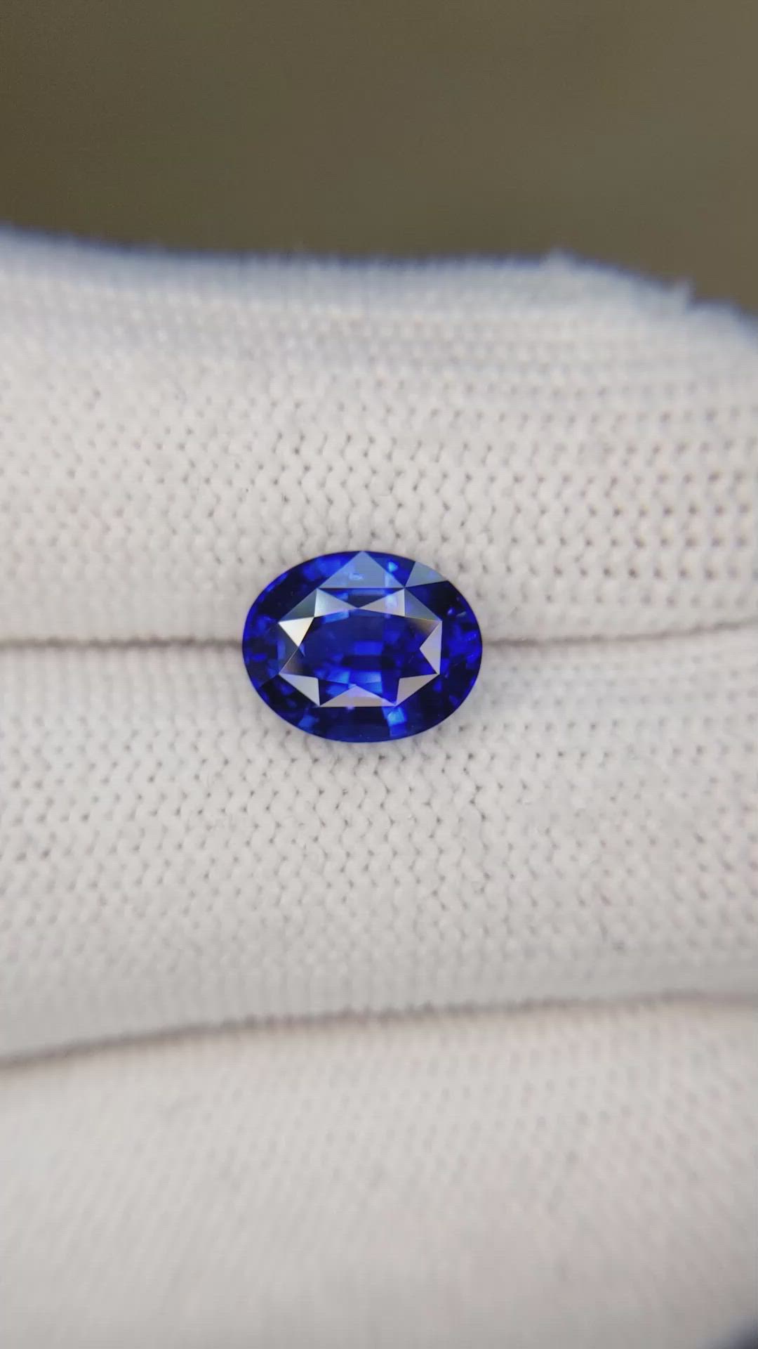 3.52 Ct. Blue Sapphire from Ceylon (Sri Lanka) Size Video