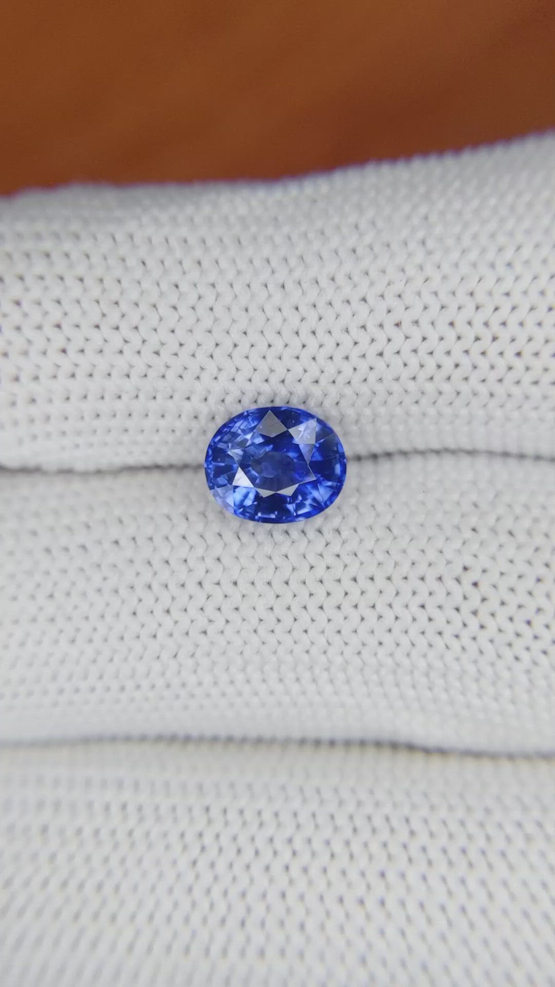 2.00 Ct. Blue Sapphire from Ceylon (Sri Lanka) Size Video