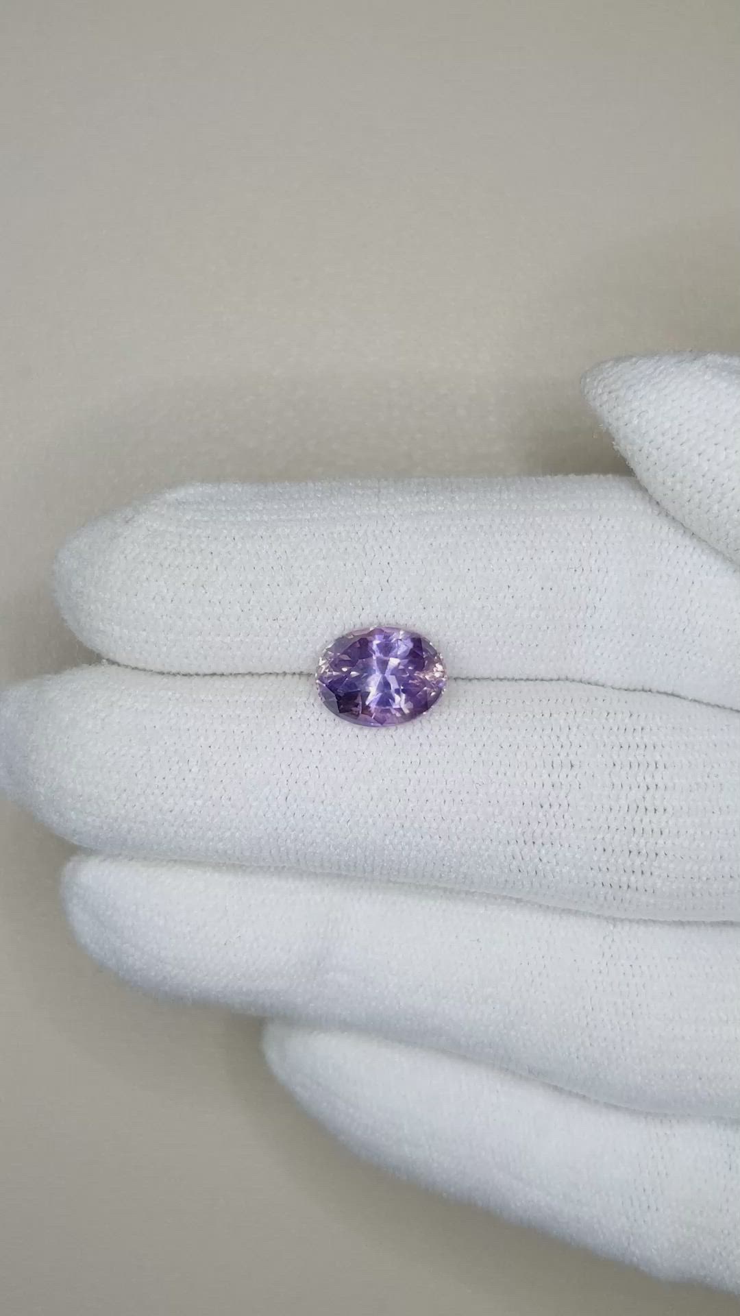 3.10 Ct. Bi Color Sapphire from Ceylon (Sri Lanka) Size Video