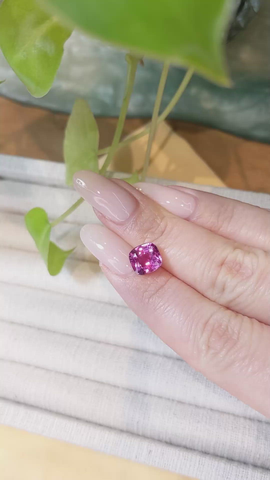 3.50 Ct. Purplish Pink Sapphire from Ceylon (Sri Lanka) Size Video