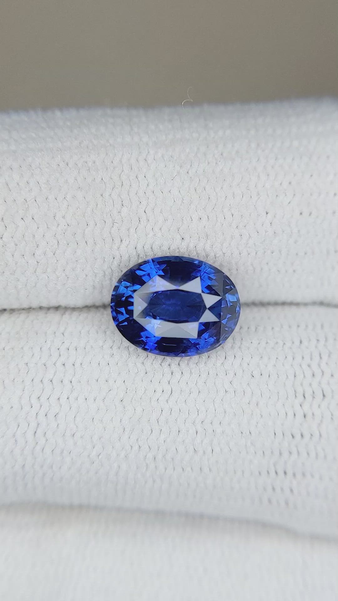 2.55 Ct. Blue Sapphire from Ceylon (Sri Lanka) Size Video