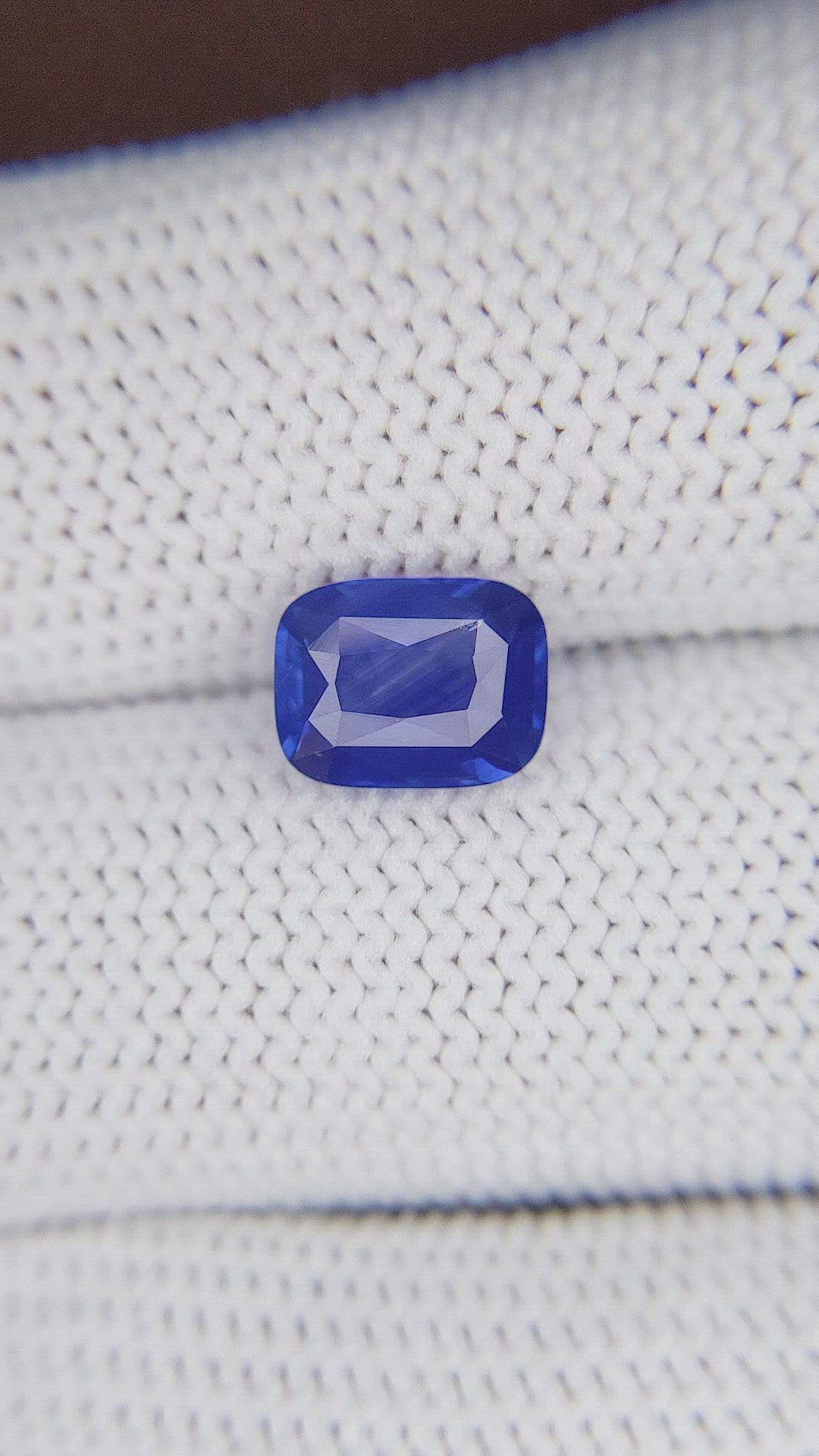 2.00 Ct. Blue Sapphire from Ceylon (Sri Lanka) Size Video