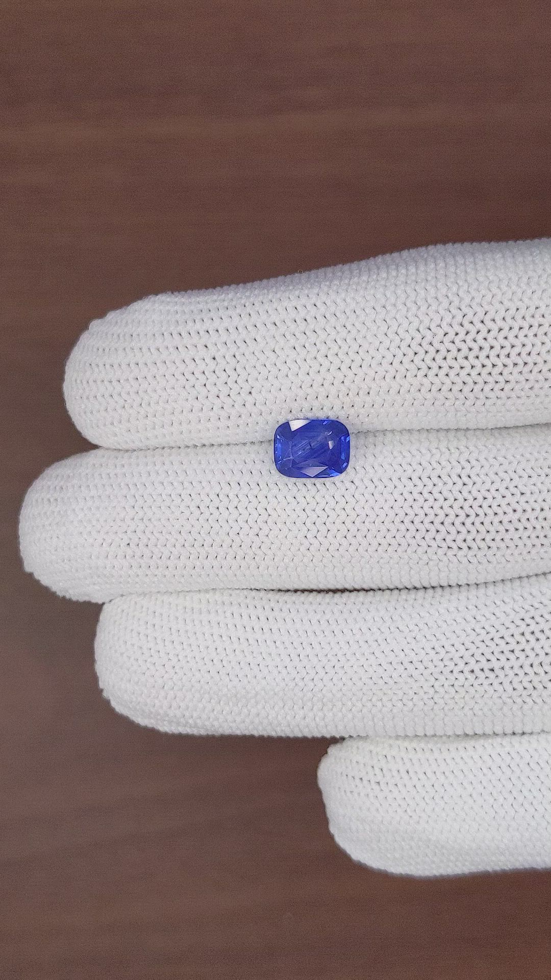2.00 Ct. Blue Sapphire from Ceylon (Sri Lanka) Size Video