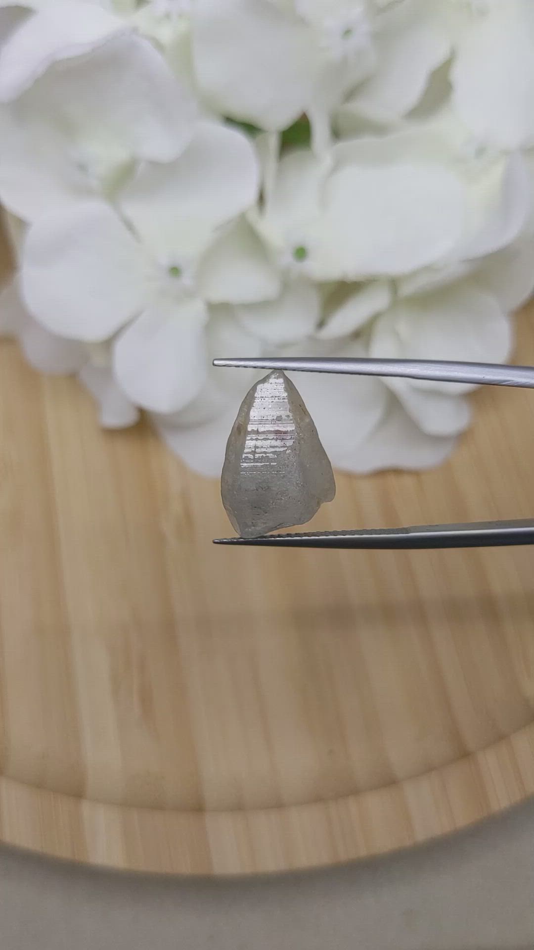 14.61 Ct. Bluish Grey Sapphire Crystal from Ceylon (Sri Lanka) Size Video