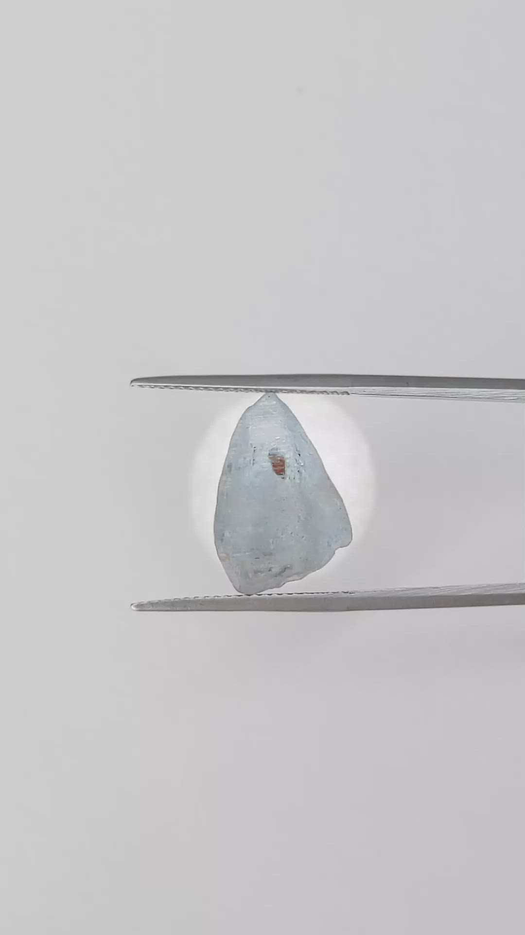 14.61 Ct. Bluish Grey Sapphire Crystal from Ceylon (Sri Lanka) Size Video