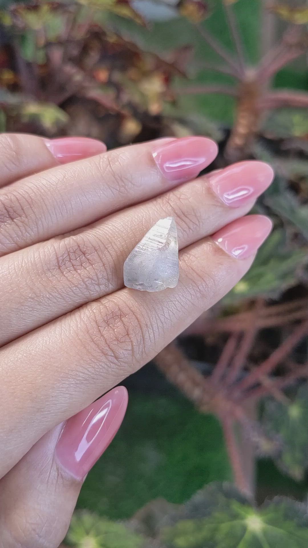 14.61 Ct. Bluish Grey Sapphire Crystal from Ceylon (Sri Lanka) Size Video