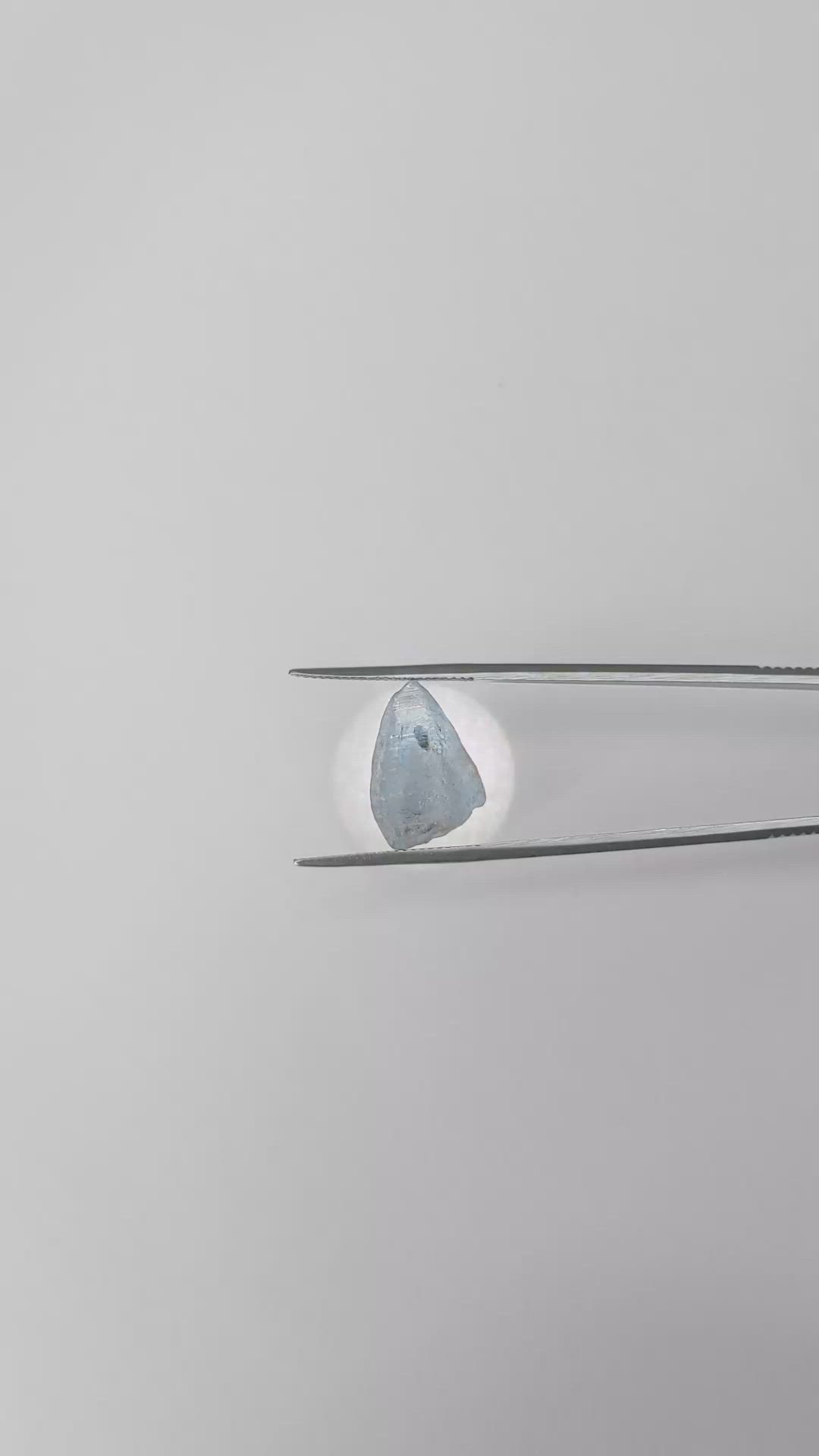 14.61 Ct. Bluish Grey Sapphire Crystal from Ceylon (Sri Lanka) Size Video