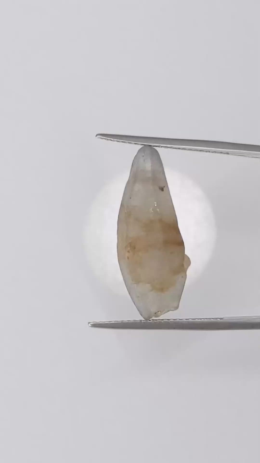 17.30 Ct. Bi Color Sapphire Crystal from Ceylon (Sri Lanka) Size Video