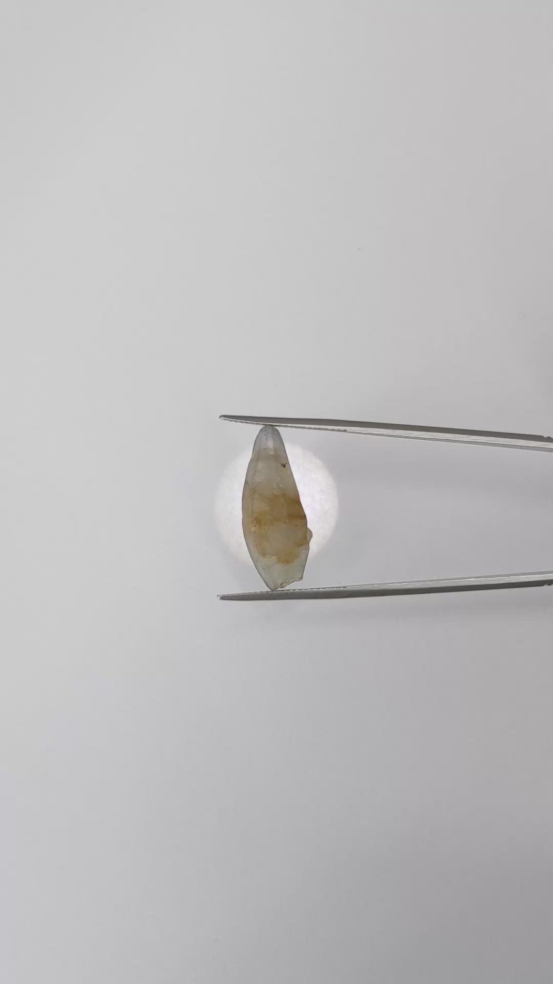 17.30 Ct. Bi Color Sapphire Crystal from Ceylon (Sri Lanka) Size Video