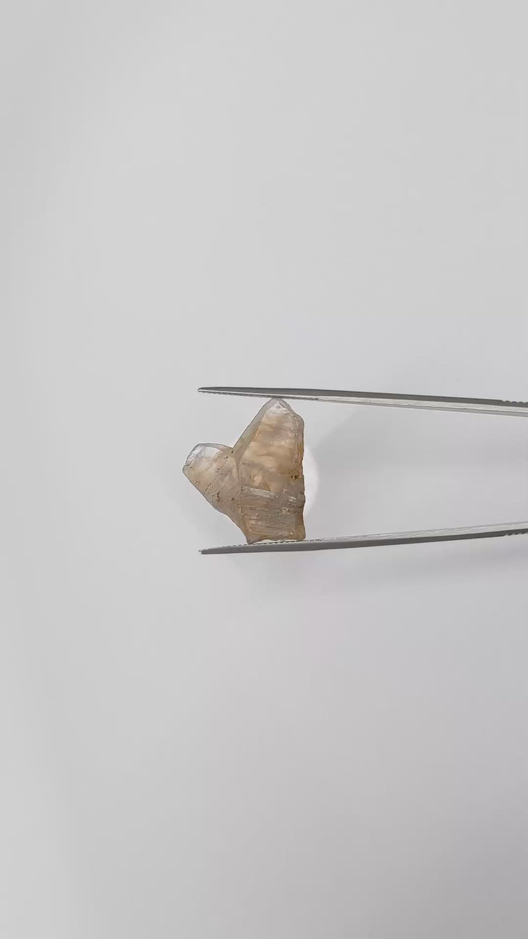 23.25 Ct. Blue Sapphire Crystal from Ceylon (Sri Lanka) Size Video