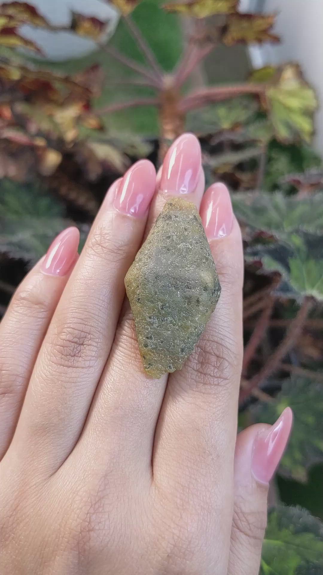 105.03 Ct. Grey Sapphire Crystal from Ceylon (Sri Lanka) Size Video