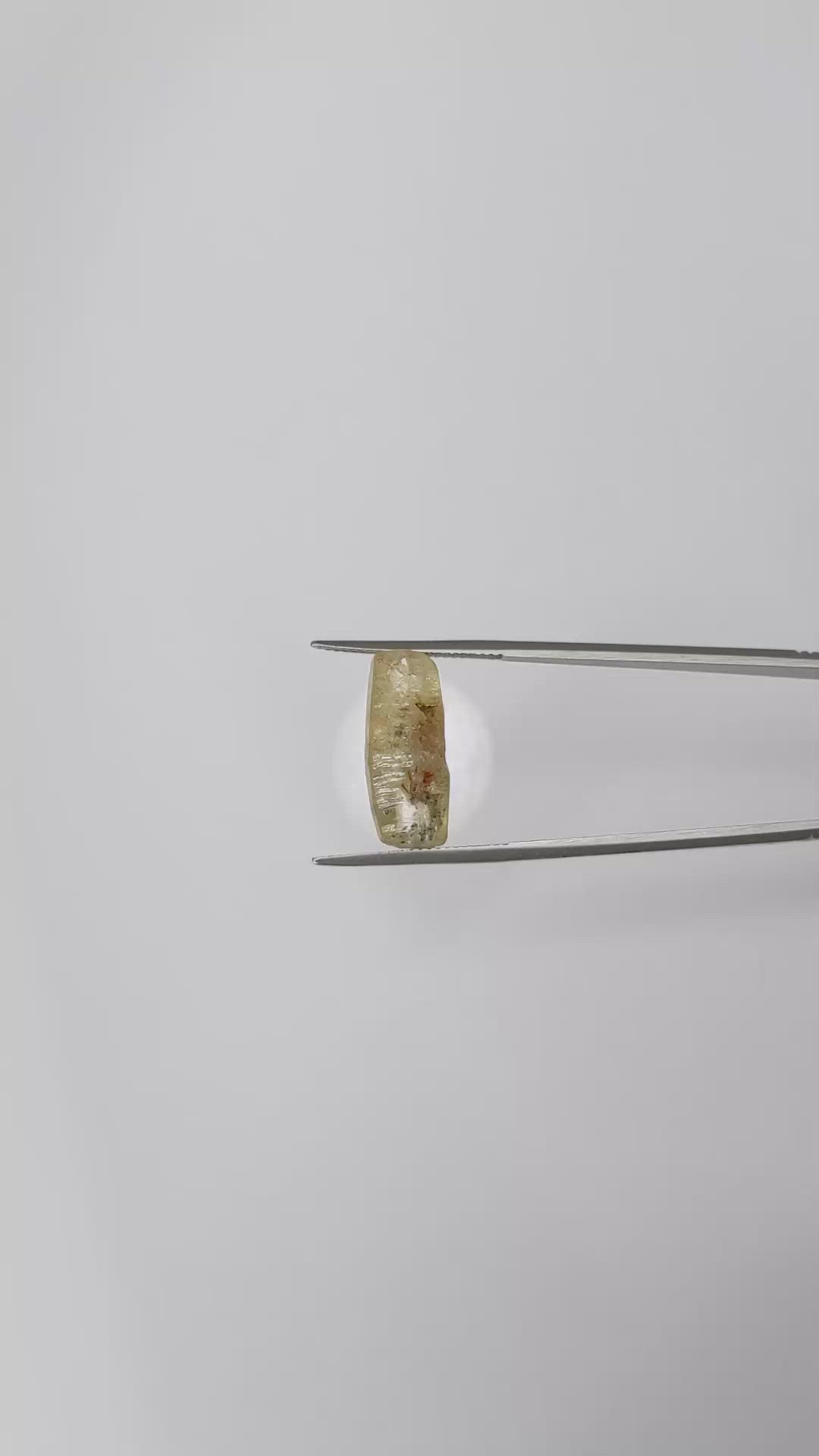 11.72 Ct. Yellow Sapphire Crystal from Ceylon (Sri Lanka) Size Video