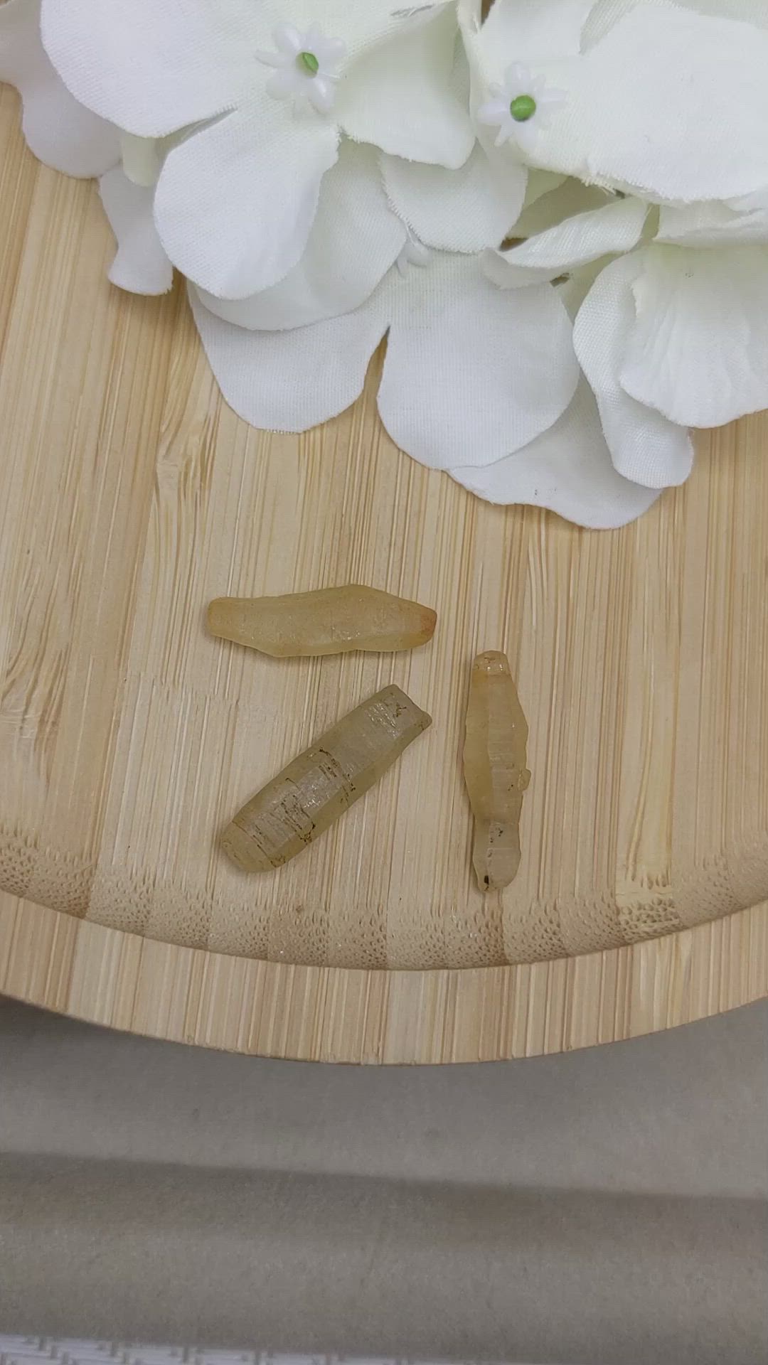 25.33 Ct. Yellow Sapphire Crystal from Ceylon (Sri Lanka) Size Video