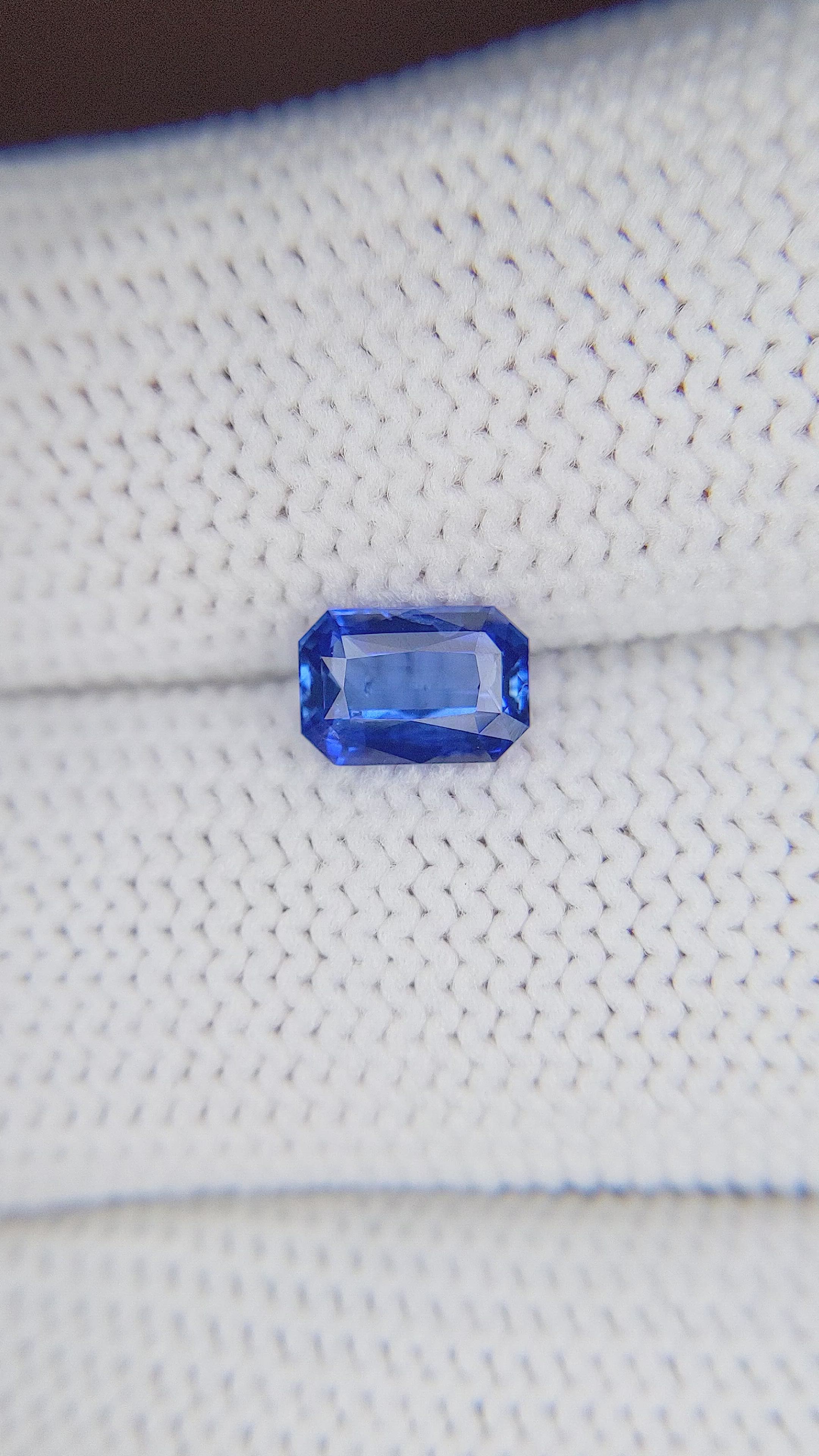 1.01 Ct. Blue Sapphire from Ceylon (Sri Lanka) Size Video